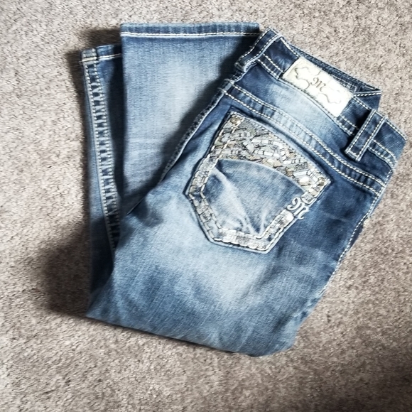 Miss Me mid rise capris - Picture 6 of 8